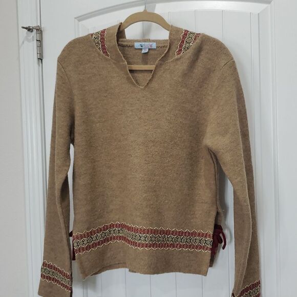 BDG Womans 100% Wool Boho Pullover Embroidered Brown size LARGE - Picture 1 of 8